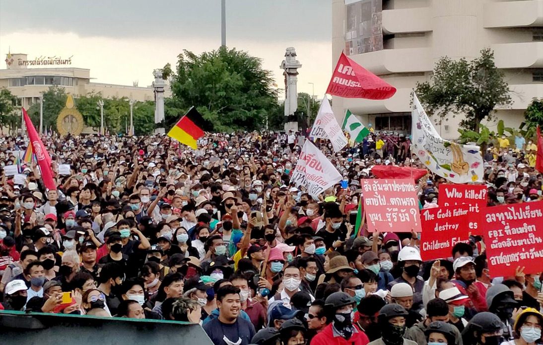 Protesters at Ratchadamneon Avenue